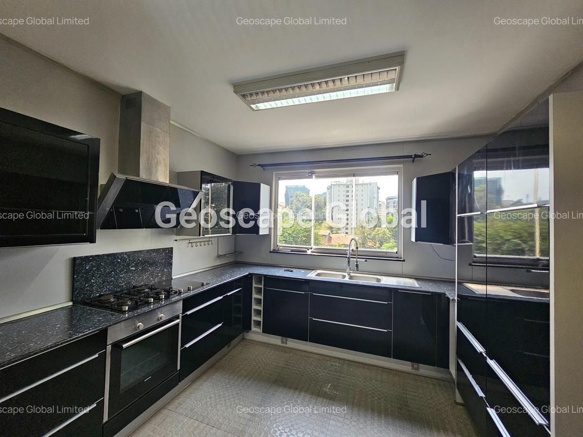 3 Bed Apartment with En Suite in Riverside - 2