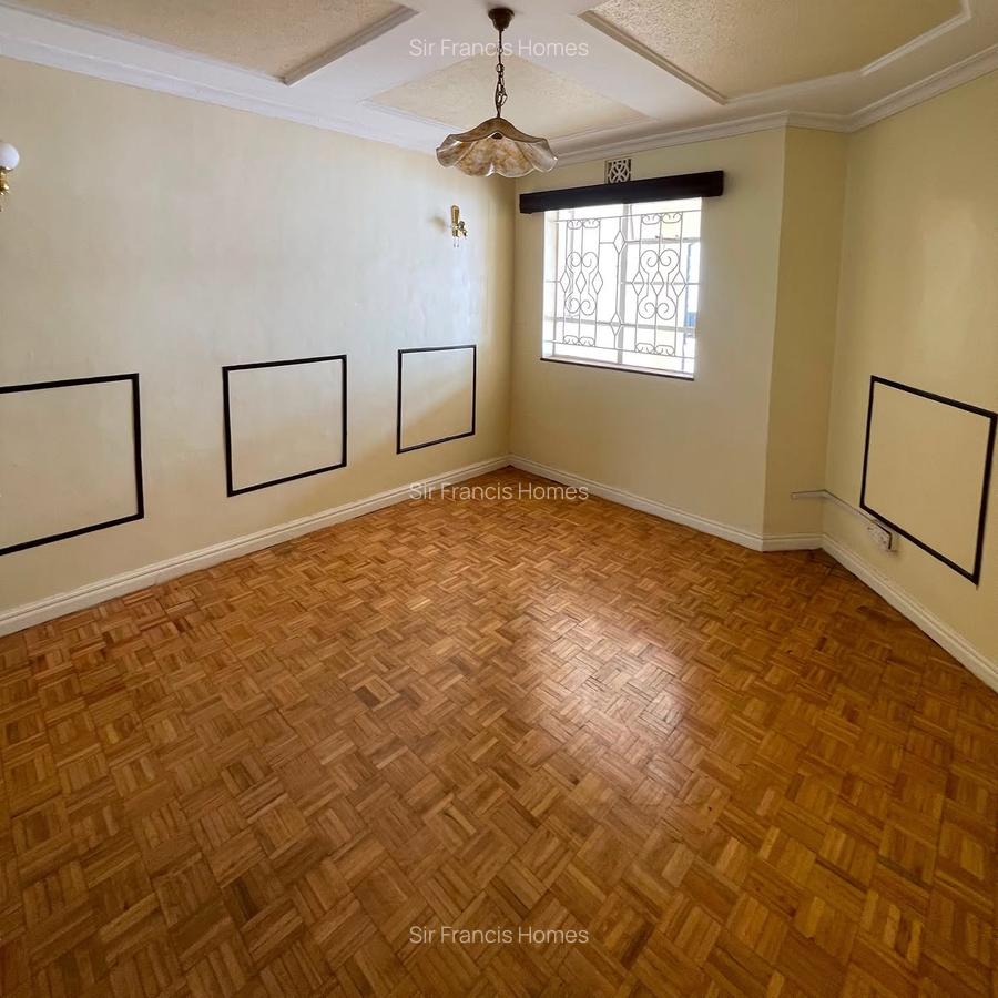 4 Bed House with En Suite in Lavington - 10