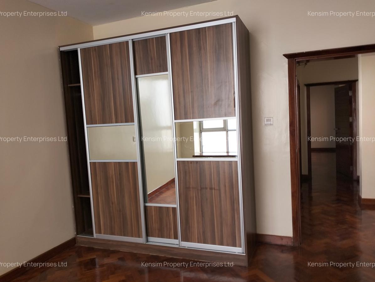 5 Bed Townhouse with En Suite in Lavington - 3
