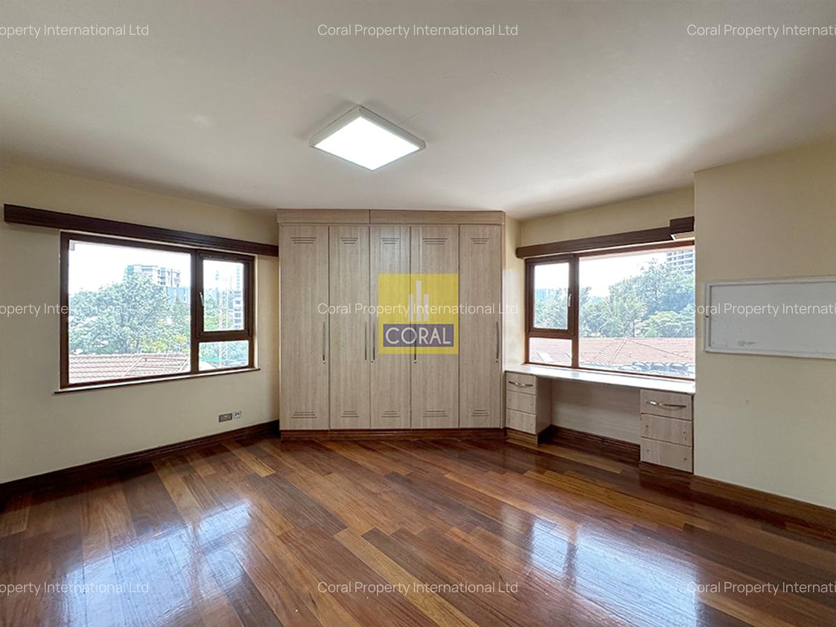 4 Bed Apartment in Parklands - 9