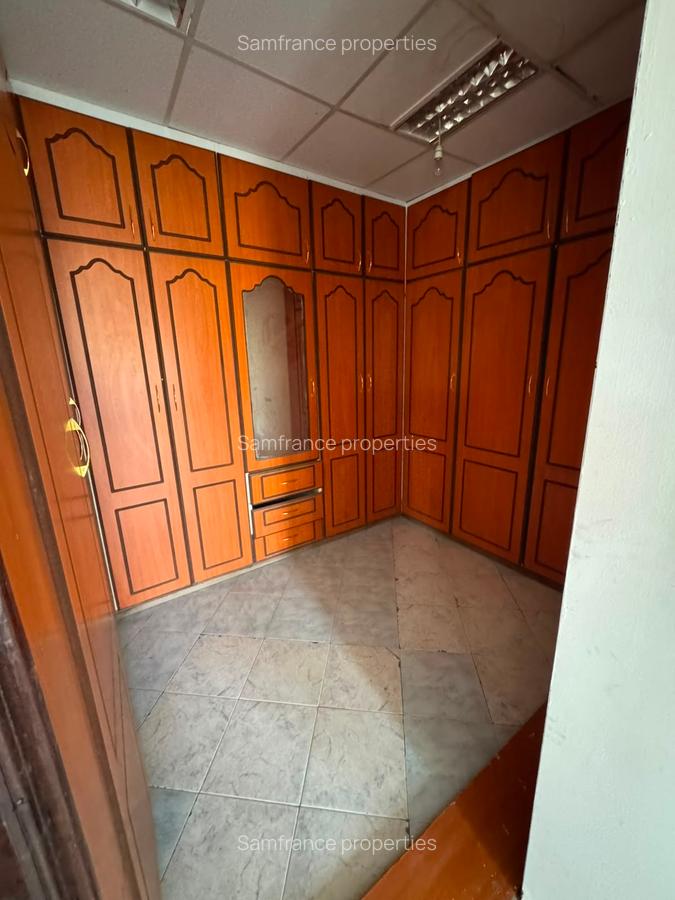 5 Bed House with En Suite at Bombolulu - 5