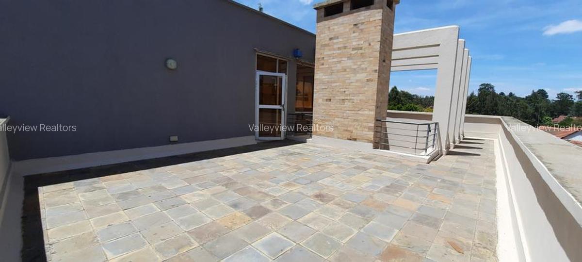 5 Bed Townhouse with En Suite at Lavington - 6