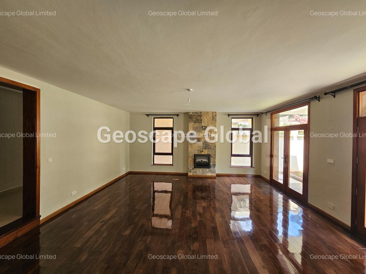 5 Bed House with En Suite in Lavington - 3