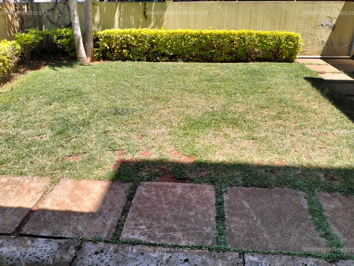 5 Bed Townhouse with En Suite at Lavington - 18