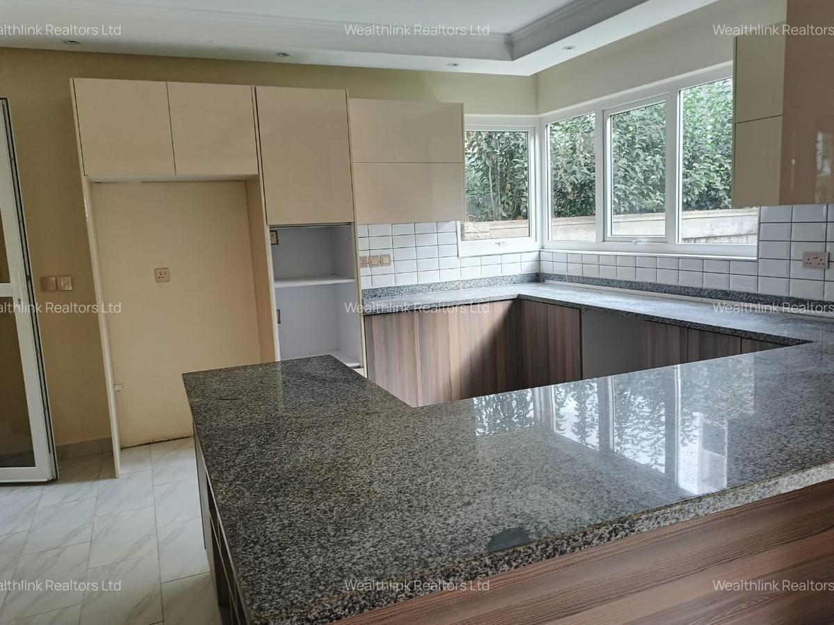 4 Bed Townhouse with En Suite at Iguta Paradise - 7