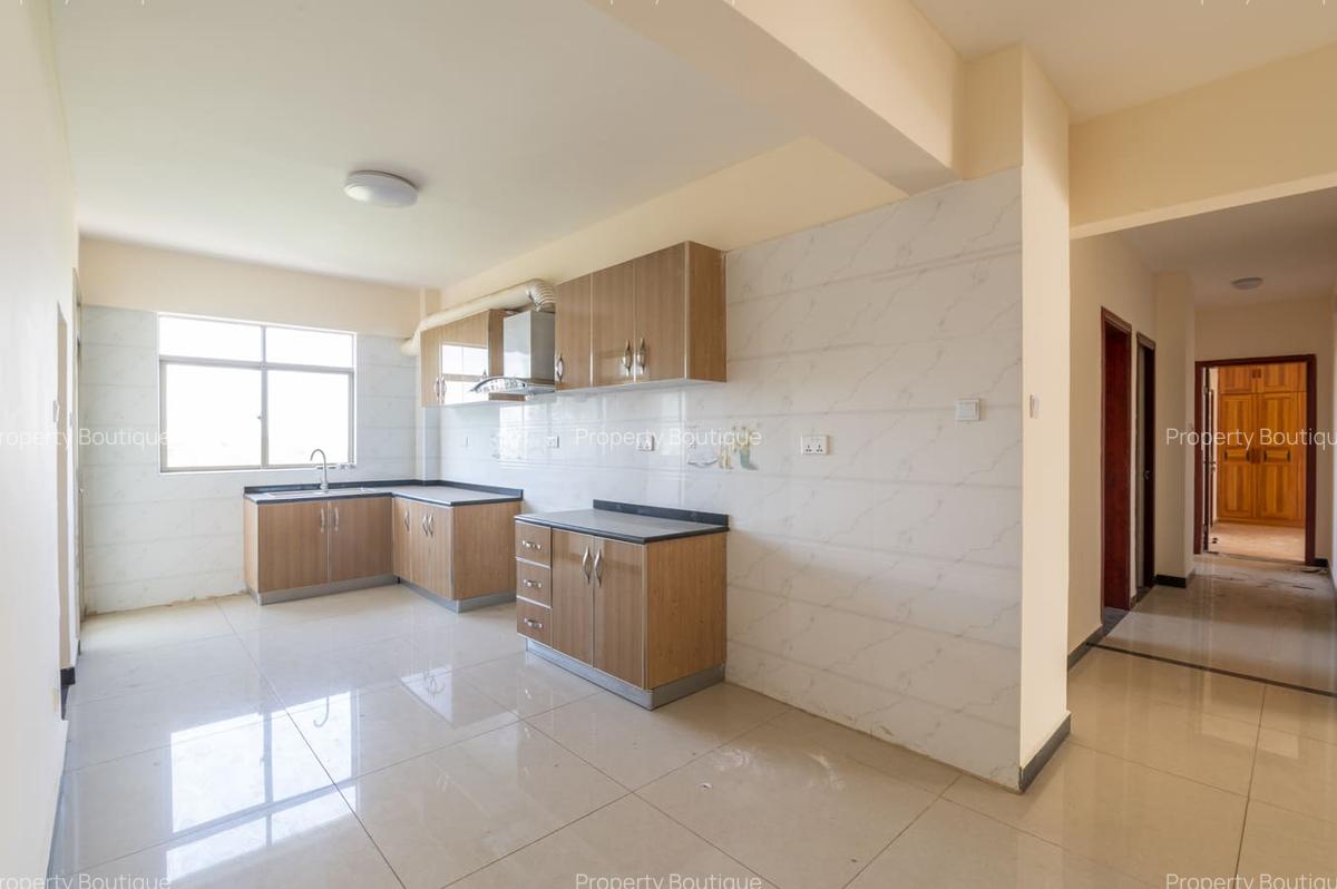 3 Bed Apartment with En Suite in Lavington - 4
