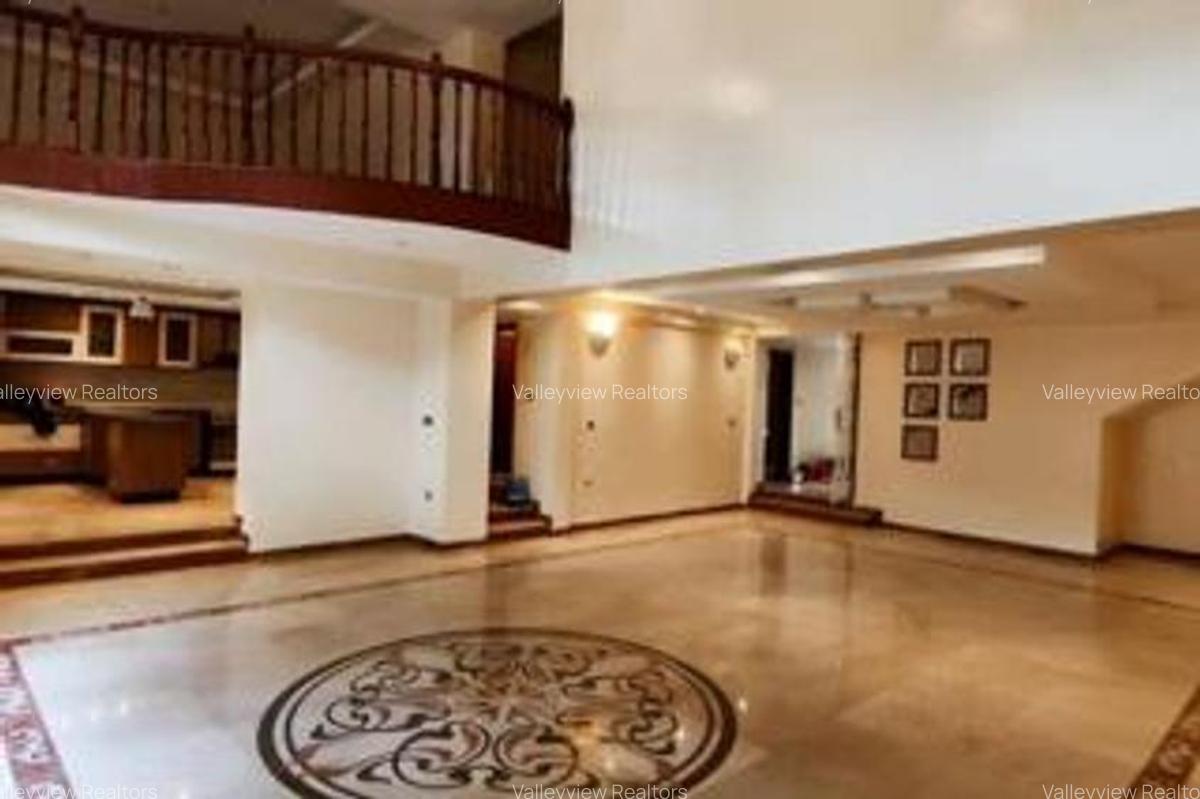 5 Bed Townhouse with En Suite at Lavington - 6