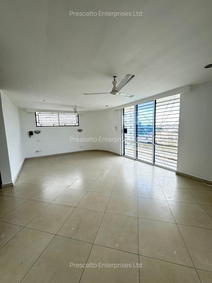 4 Bed Apartment with En Suite at Greenwood - 10