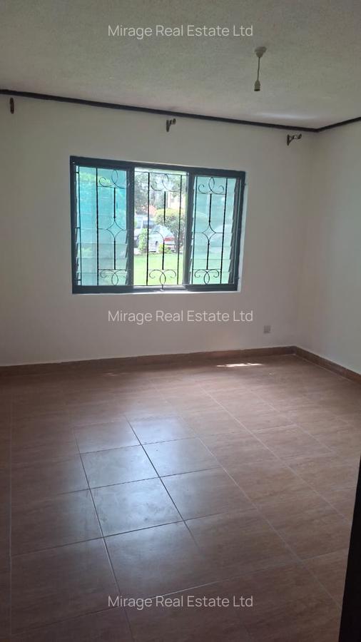 3 Bed Apartment with Parking in Dennis Pritt - 9