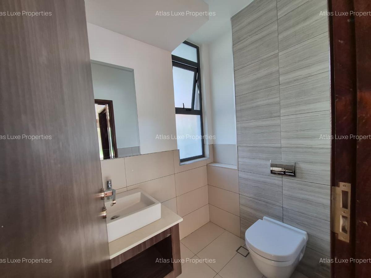 4 Bed Townhouse with En Suite in Garden Estate - 10