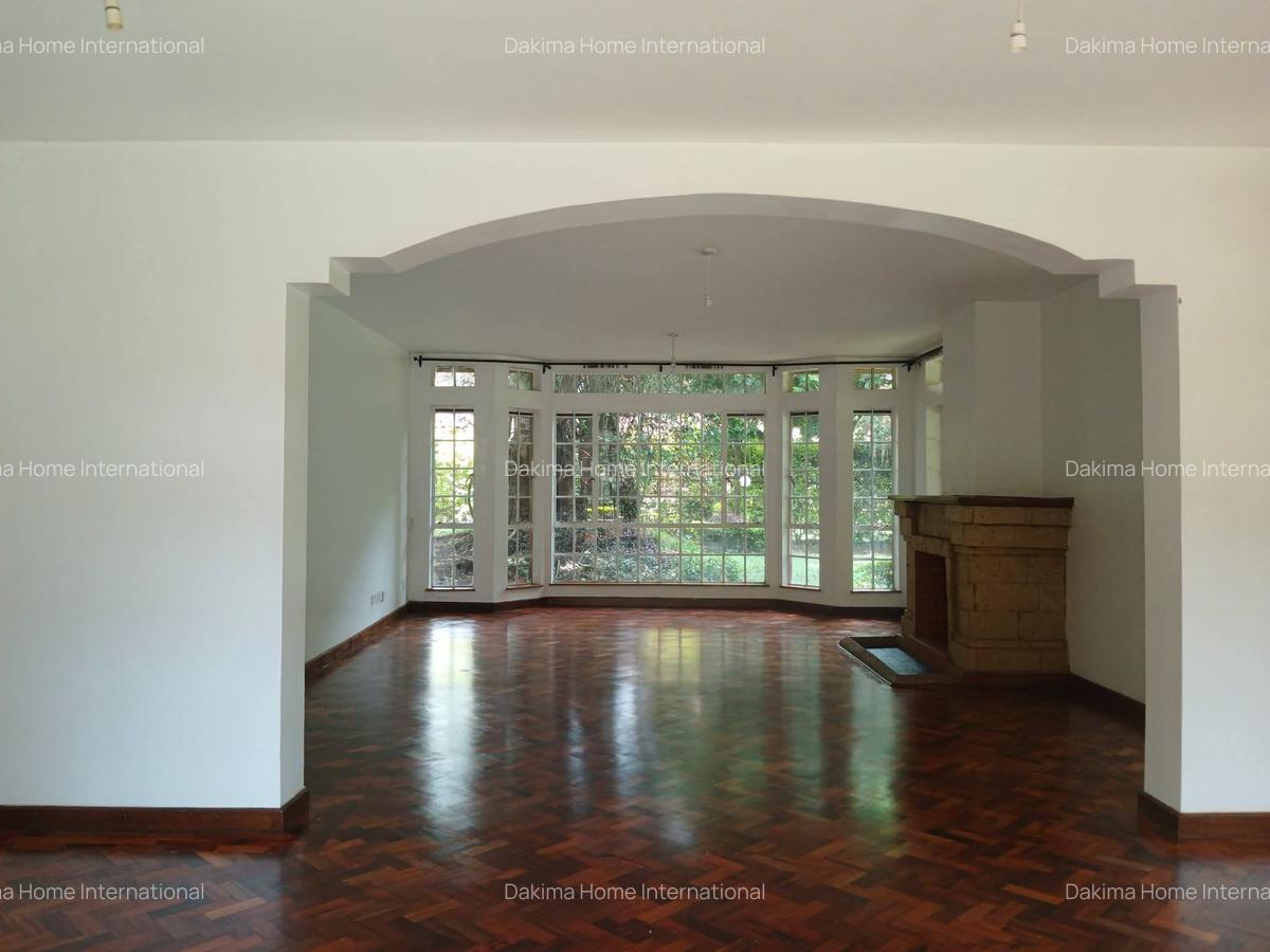 5 Bed Townhouse with En Suite in Rosslyn - 4