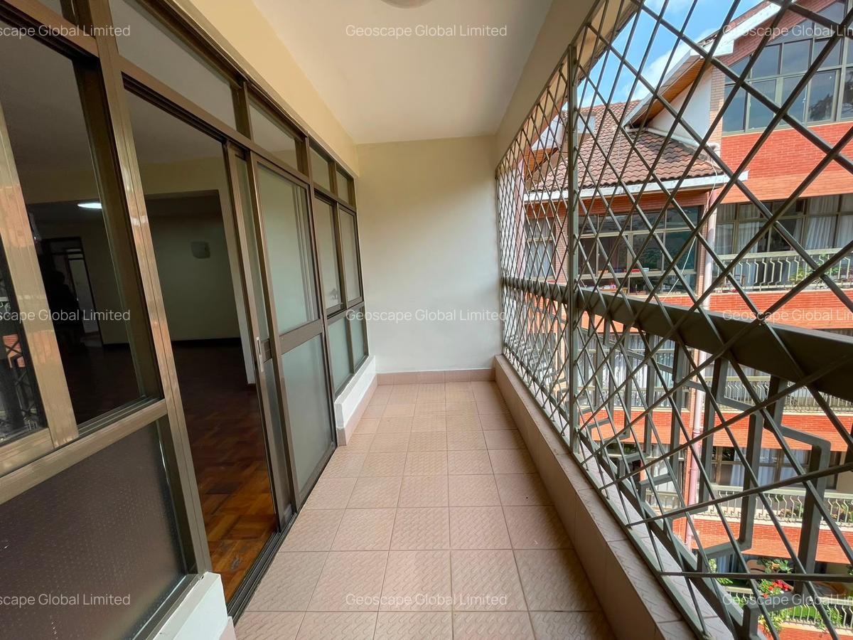 4 Bed Apartment with En Suite in Riverside - 10