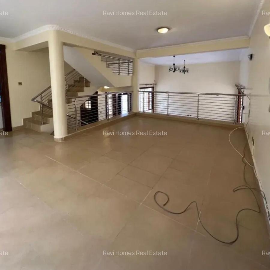 5 Bed Townhouse with En Suite in Kyuna - 4