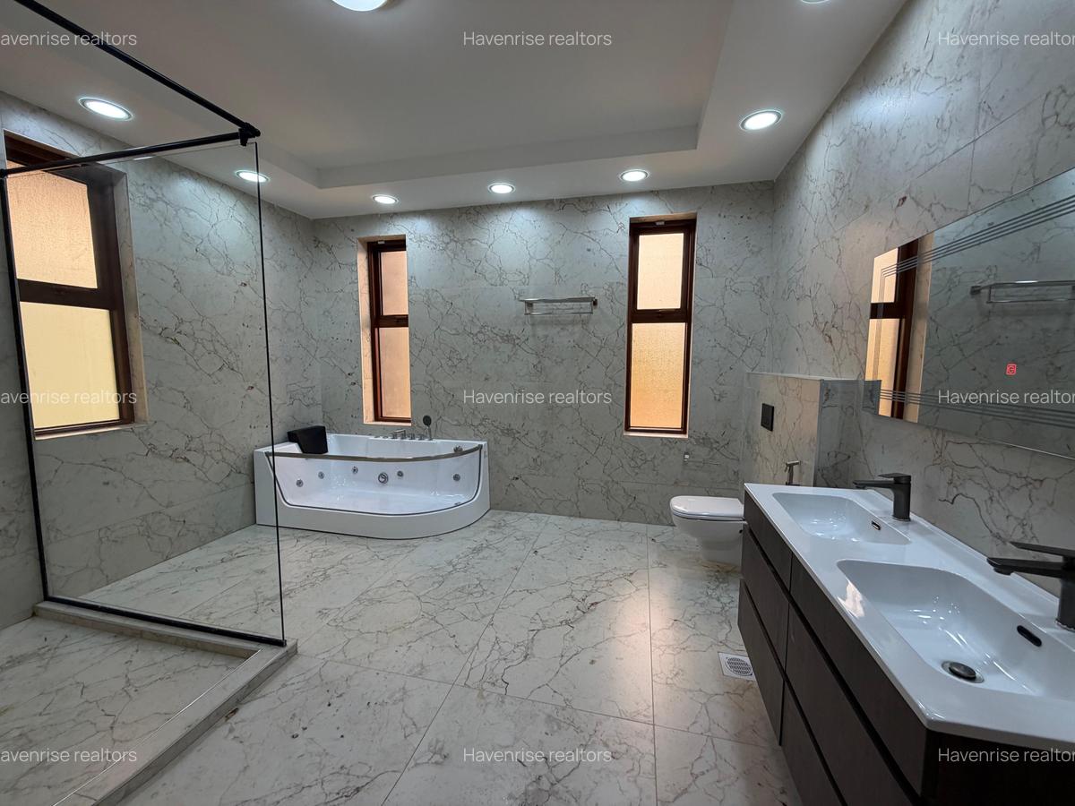 5 Bed House with En Suite at Rosslyn - 16