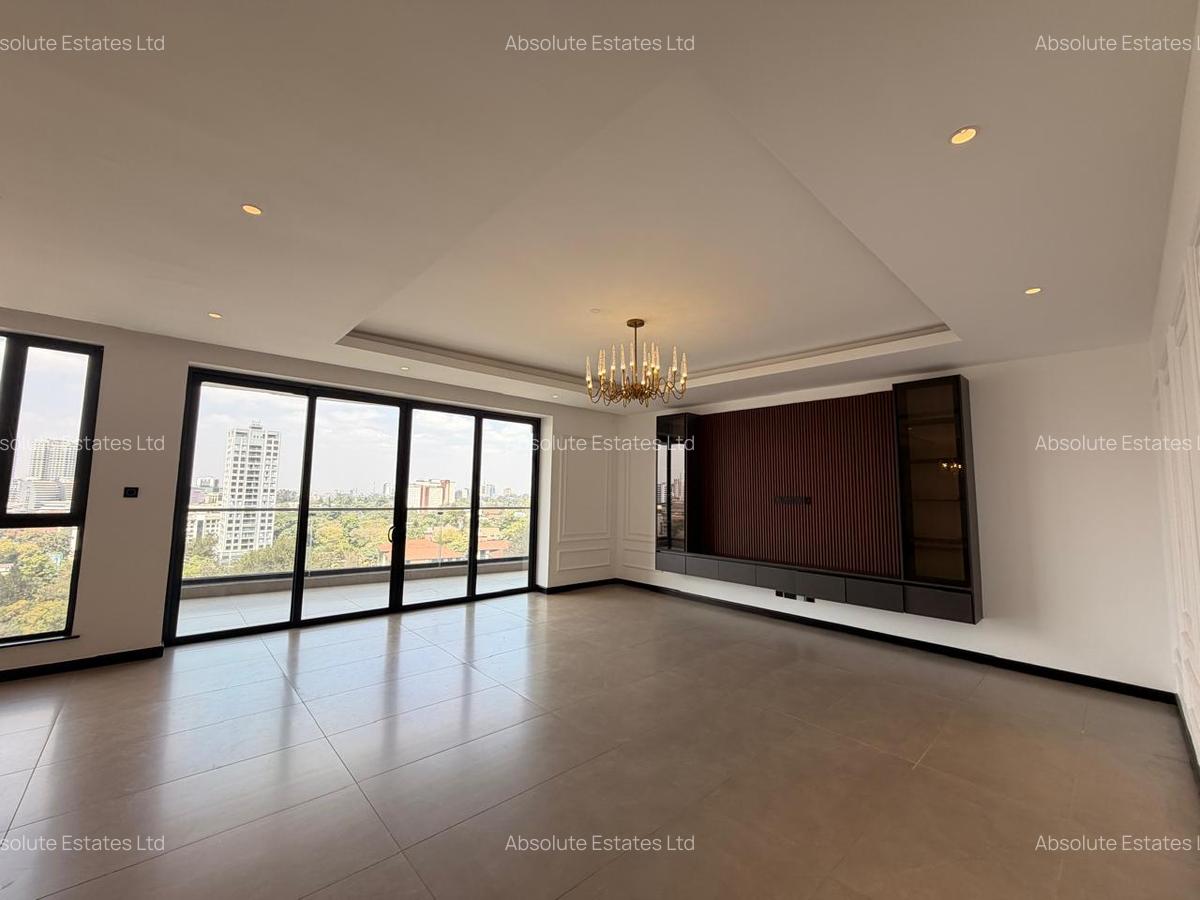 3 Bed Apartment with Swimming Pool in Riverside - 6