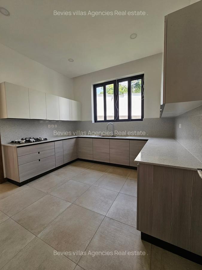 5 Bed Villa with En Suite at Nyari - 6