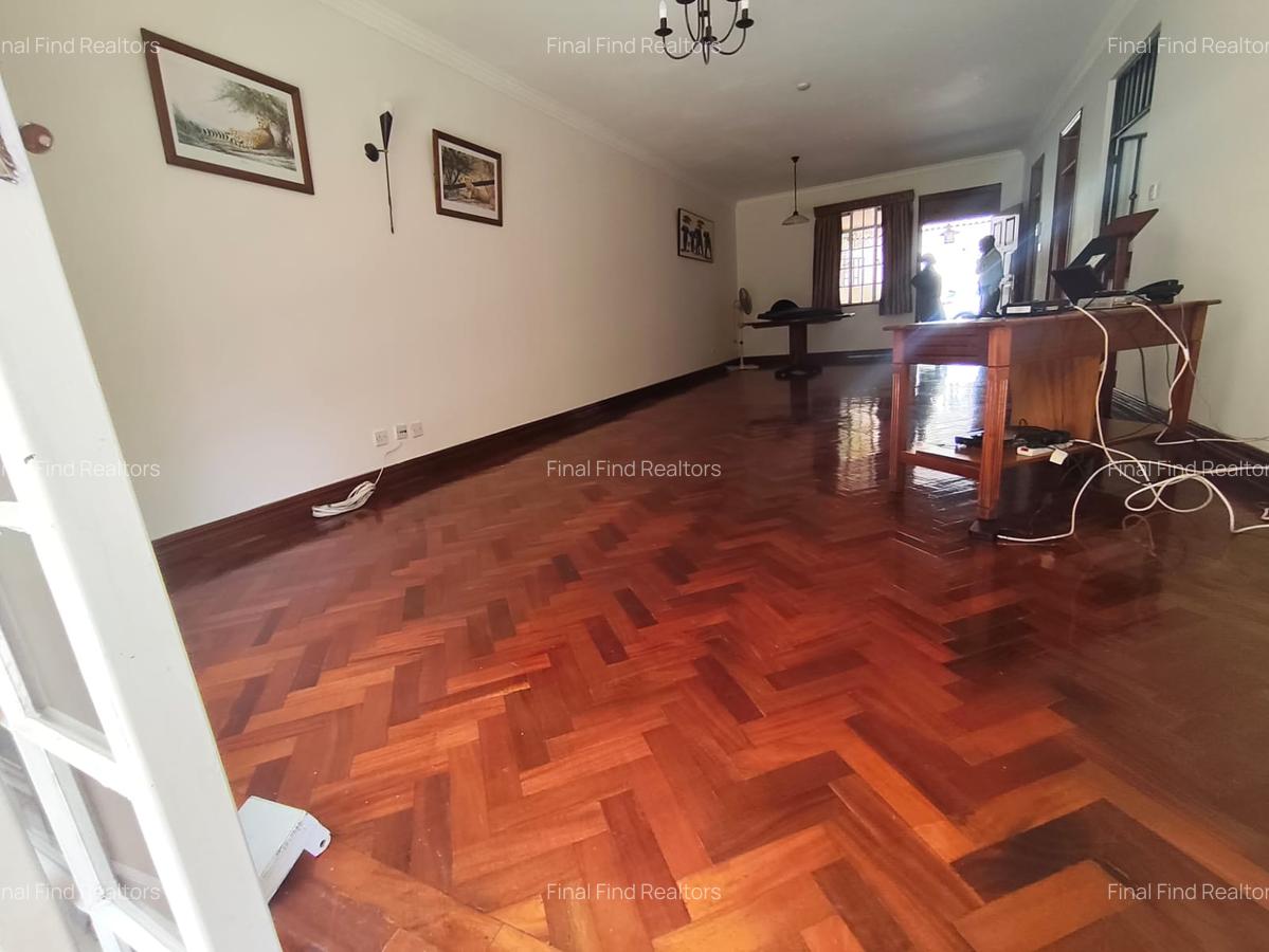 Serviced 3 Bed Apartment with En Suite in Westlands Area - 11