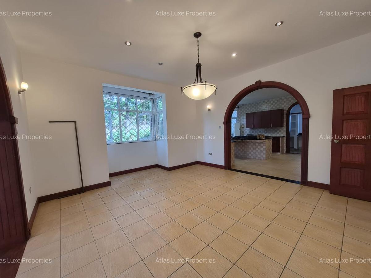 4 Bed Townhouse with En Suite at Rosslyn - 9