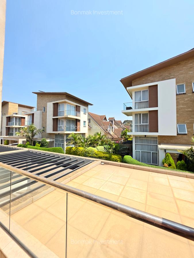 4 Bed Townhouse with En Suite at Lavington Green - 6