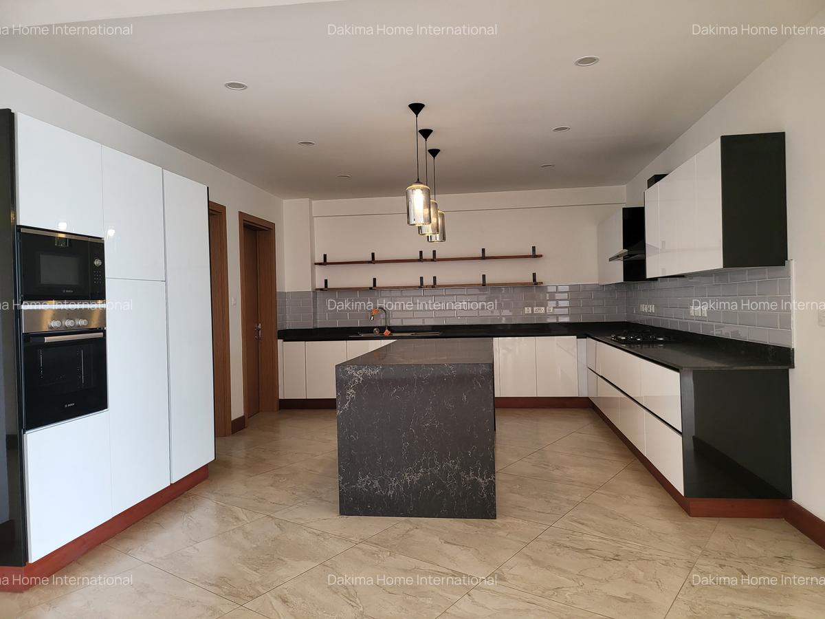4 Bed Apartment with En Suite in Parklands - 3