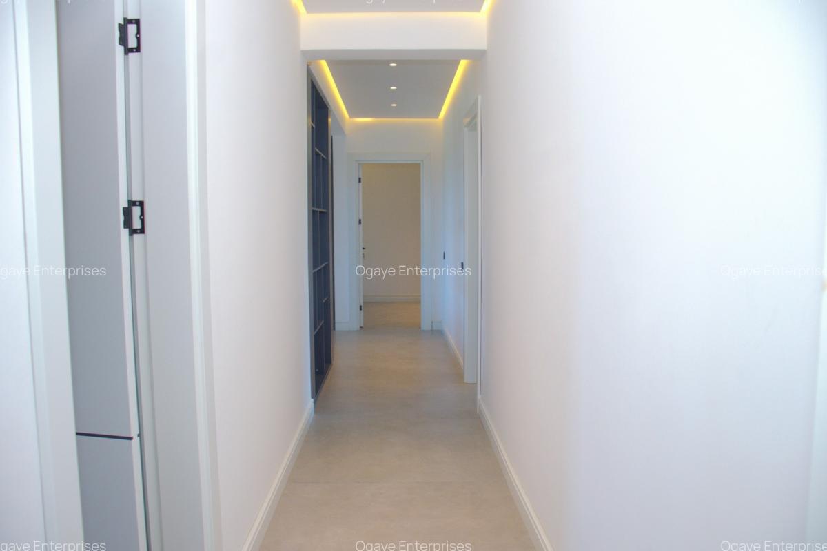 3 Bed Apartment with En Suite at Fourth Avenue - 9