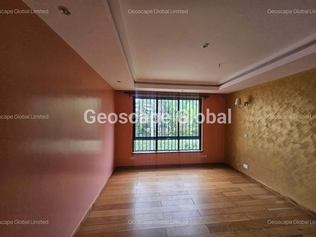5 Bed Townhouse with En Suite in Lavington - 4