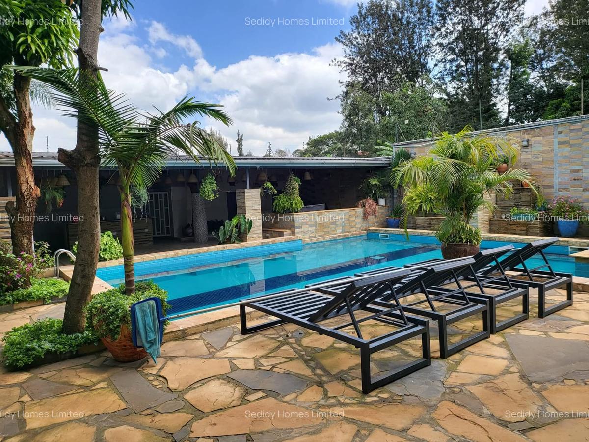 5 Bed Villa with Swimming Pool in Runda - 18