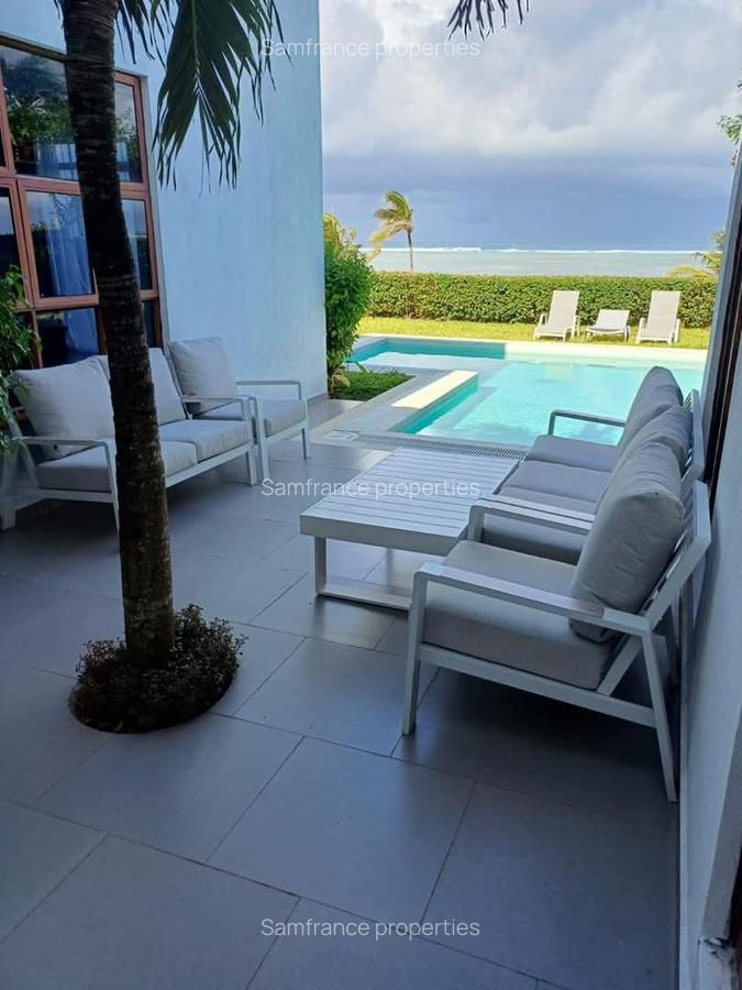 4 Bed Villa with En Suite at Sultan Palace - 9