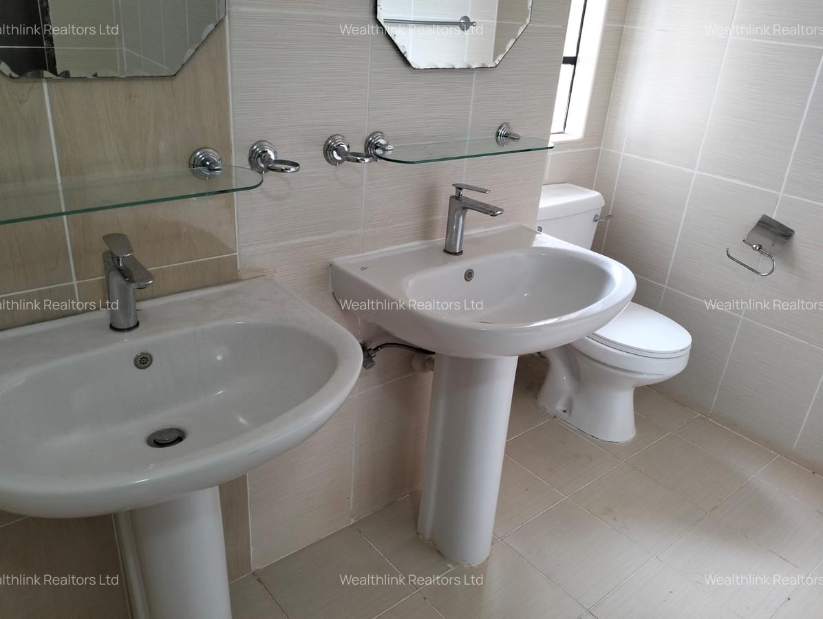 5 Bed Townhouse with En Suite at Rosslyn Redhill - 12