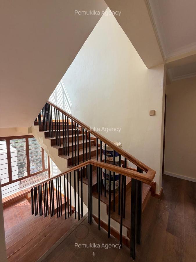4 Bed House with Swimming Pool at B - 12