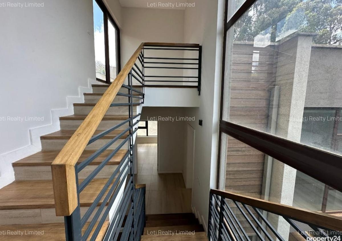 4 Bed Townhouse with En Suite in Lavington - 17