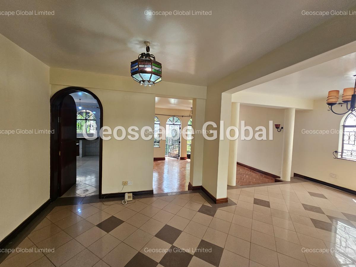 5 Bed House with En Suite in Riverside - 2