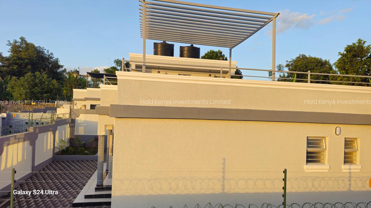 4 Bed House with En Suite at Riversidedrive - 3