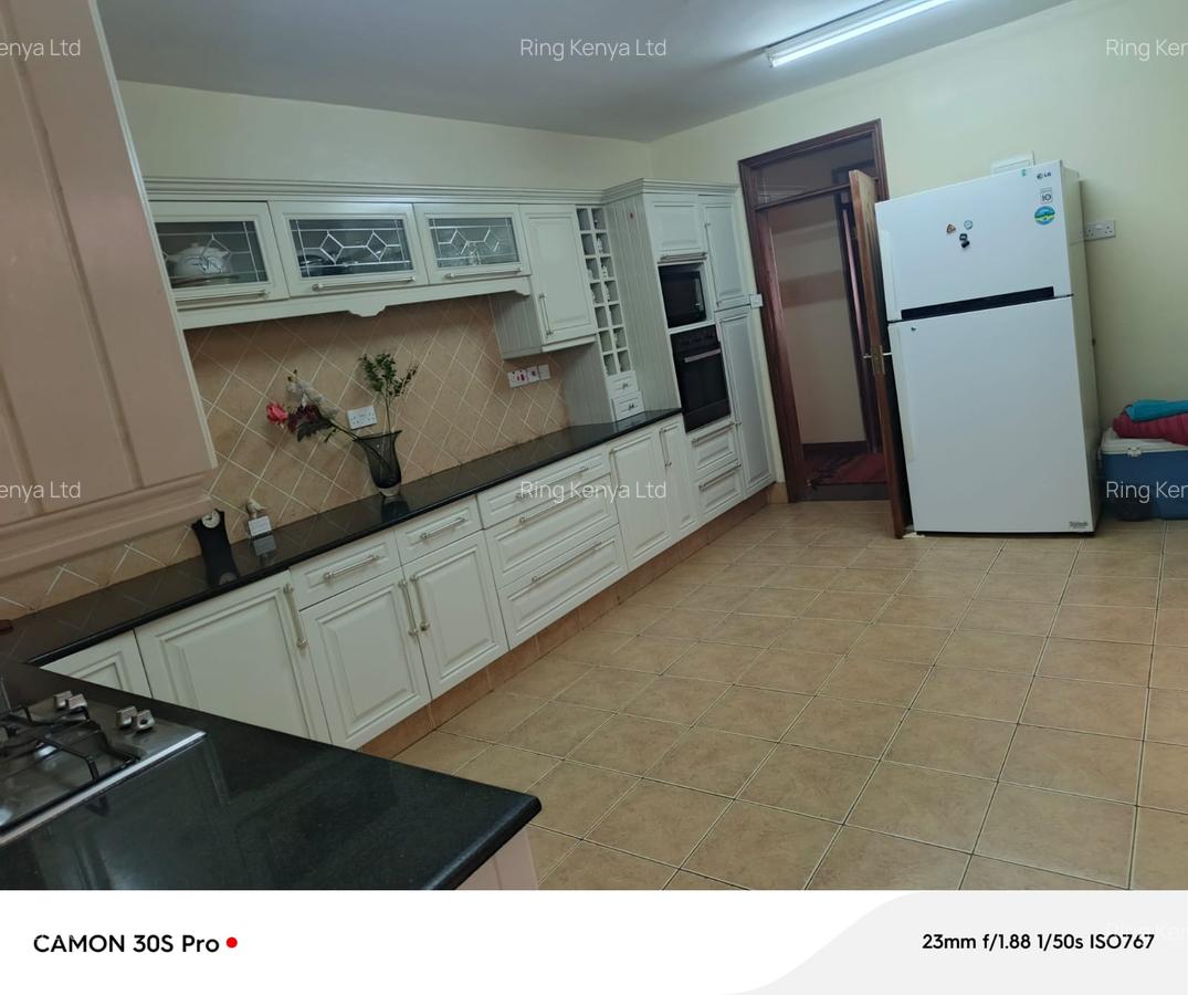 5 Bed House with En Suite in Lavington - 5