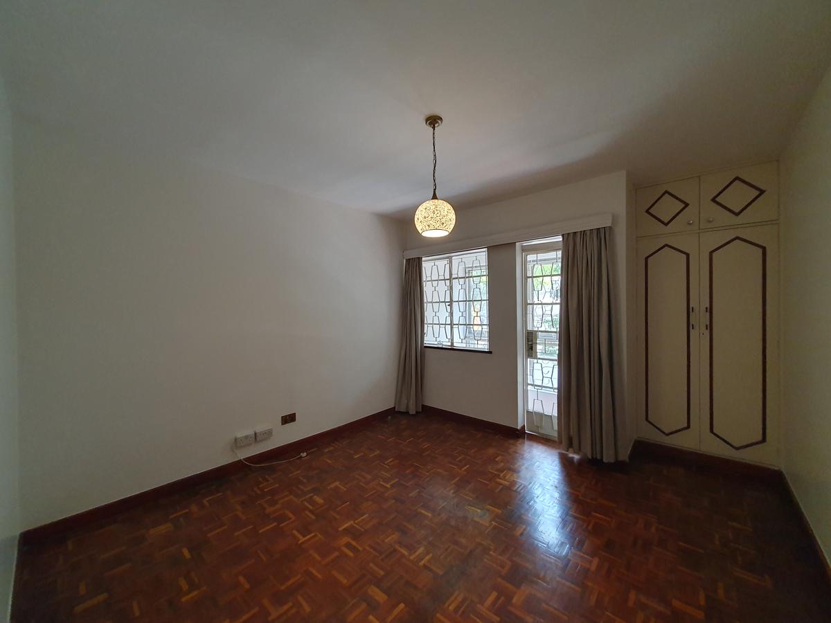 4 Bed House with En Suite in Parklands - 10