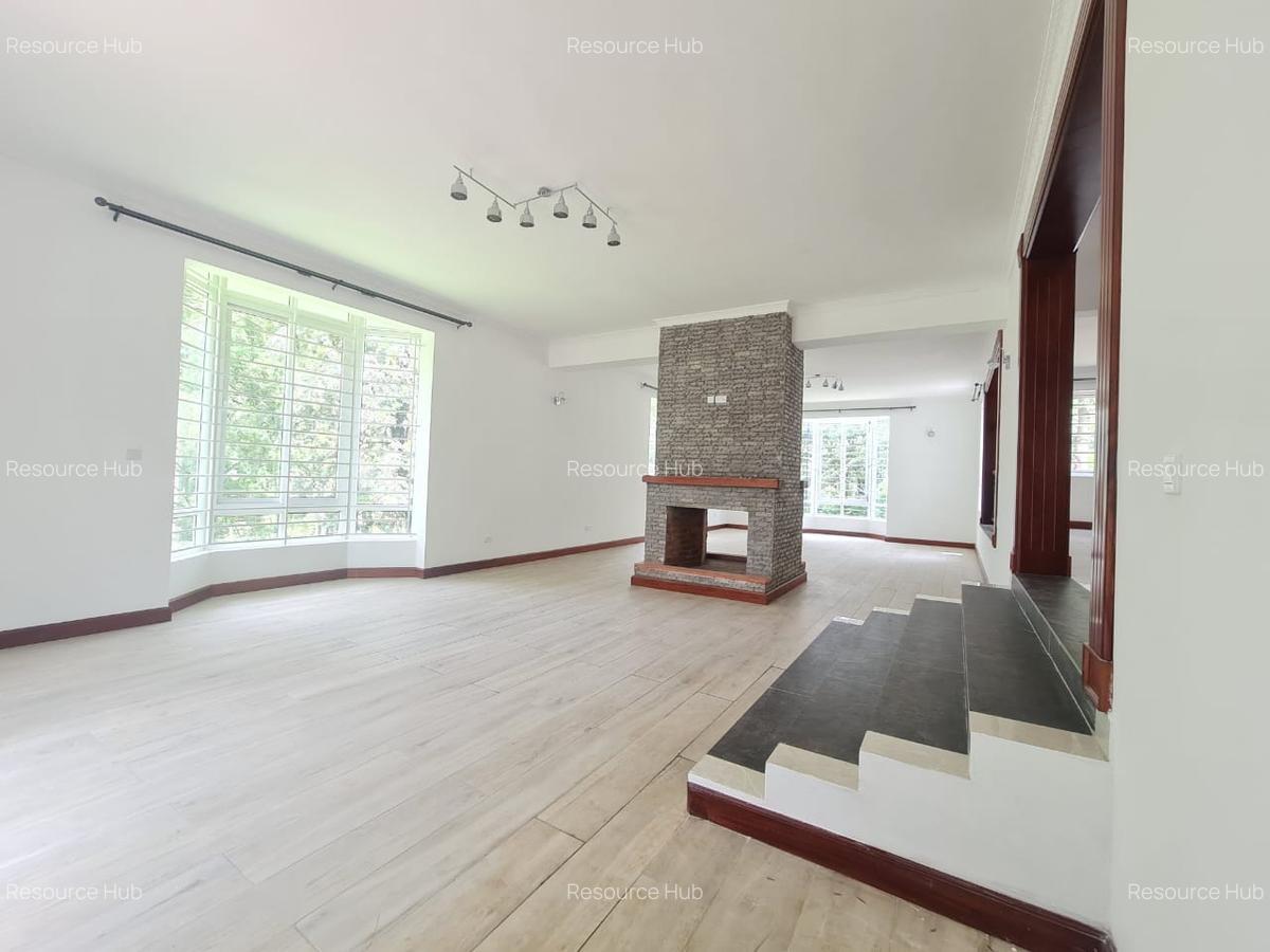 5 Bed Townhouse with En Suite at Rosslyn - 3