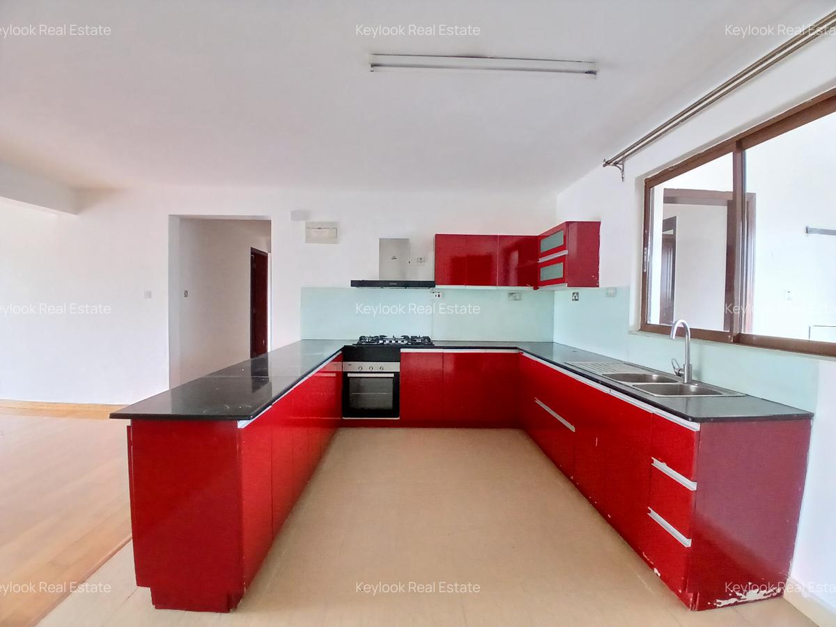 3 Bed Apartment with En Suite at Lavington - 3