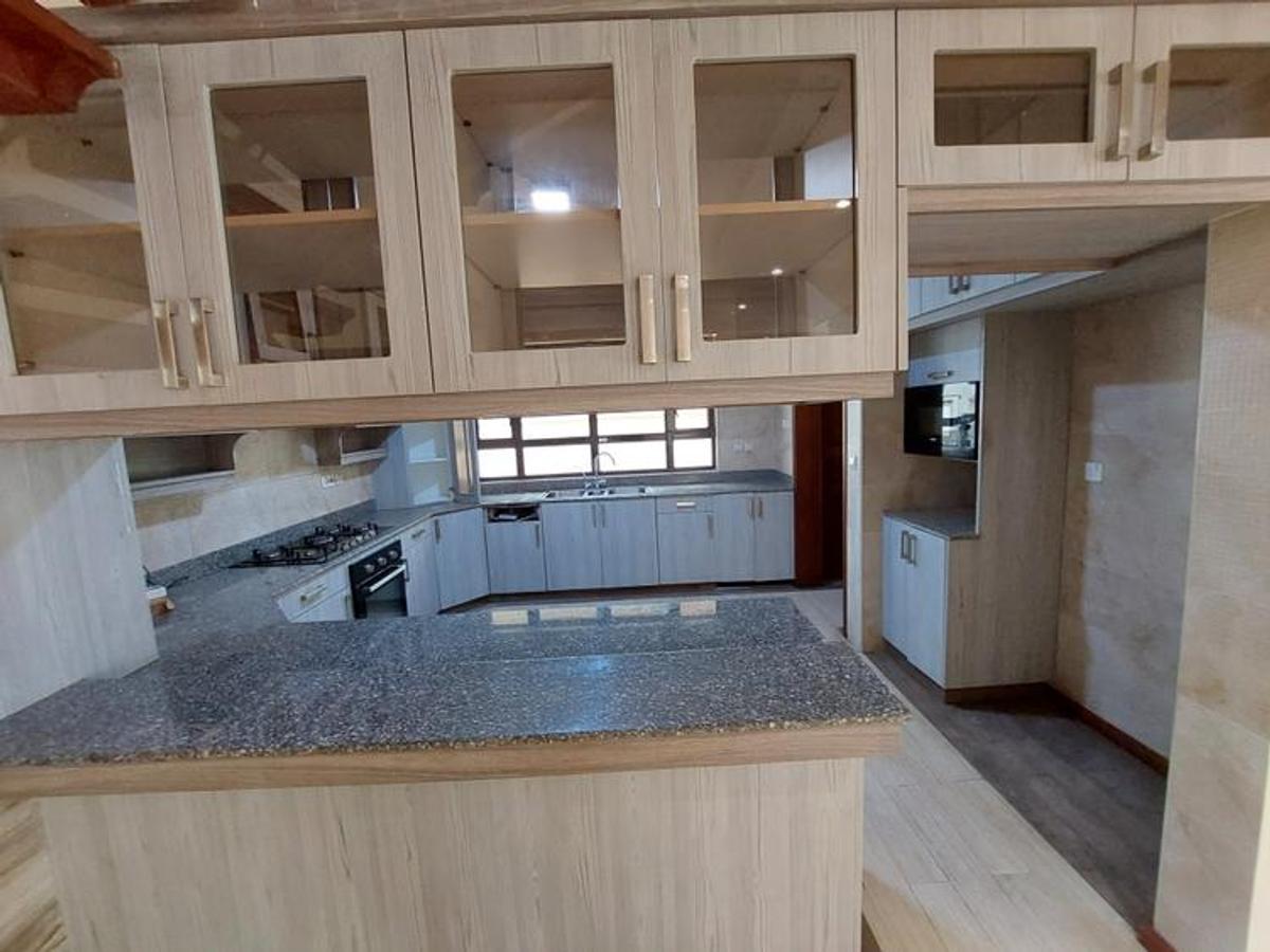 5 Bed Townhouse with En Suite at Lavington Green - 4