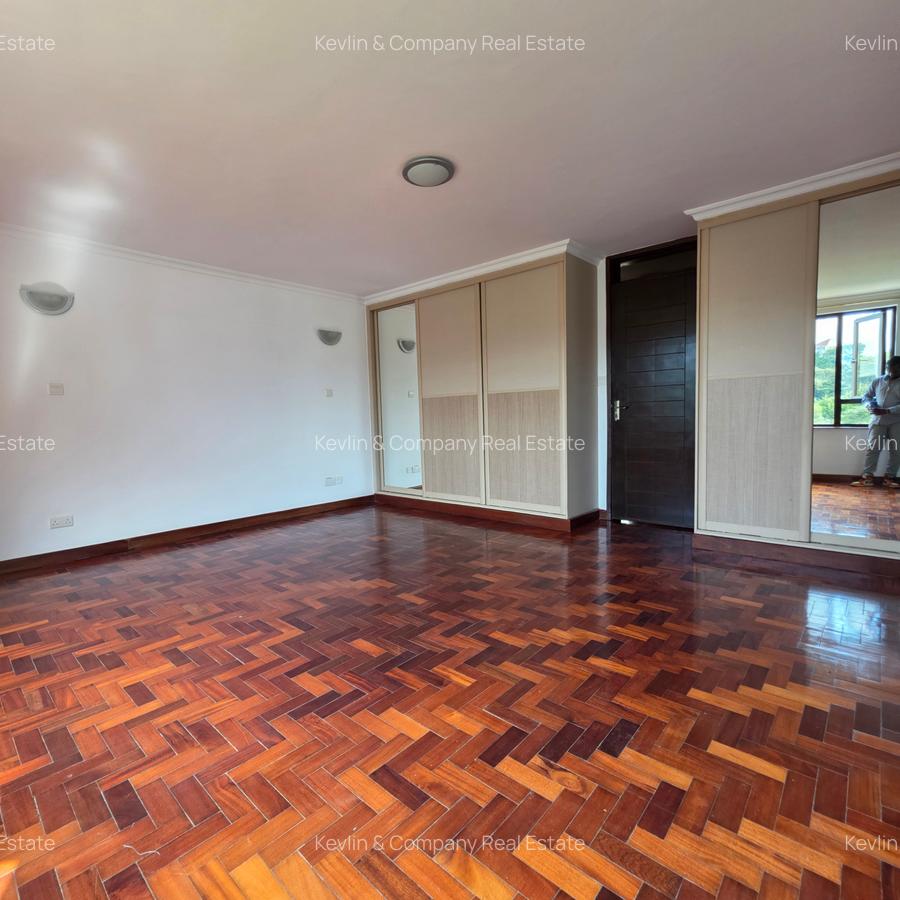 3 Bed Apartment with En Suite in Riverside - 9