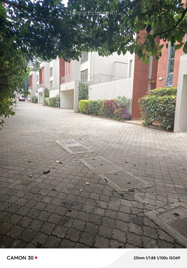 5 Bed Townhouse with En Suite in Lavington - 8