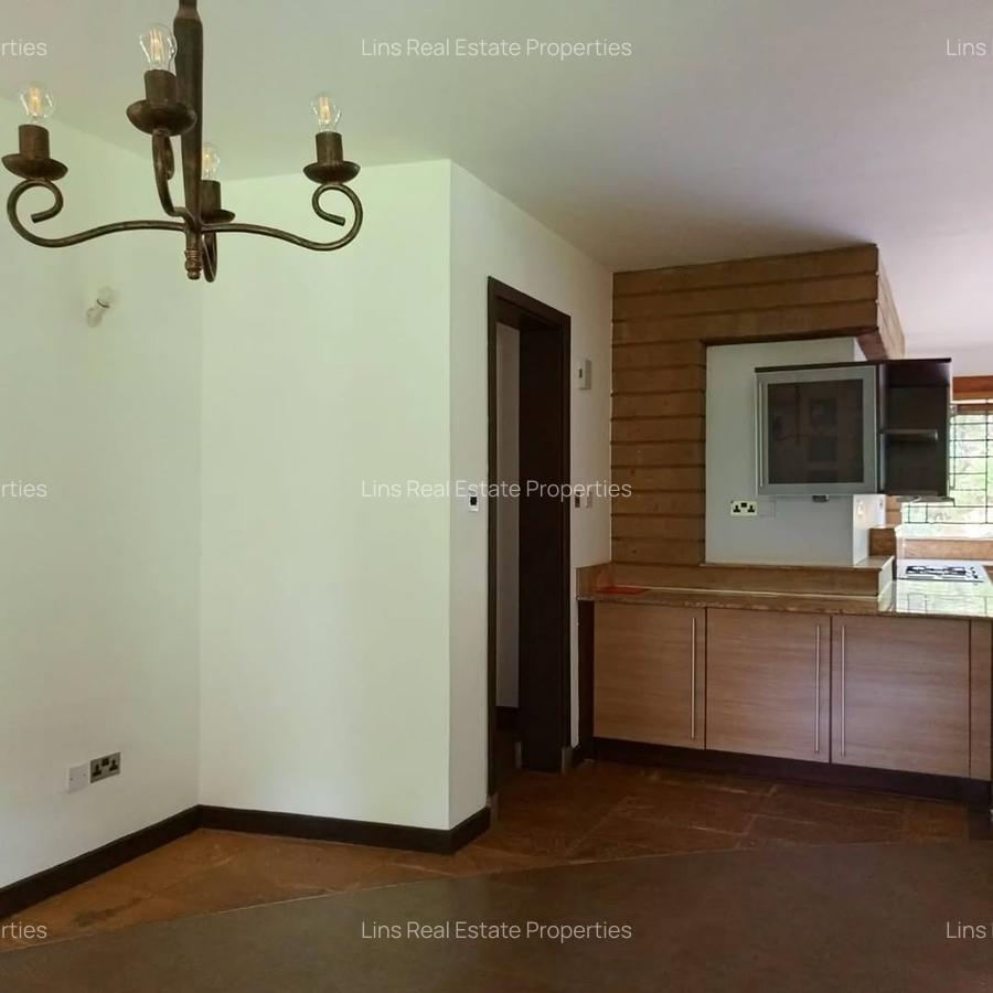 4 Bed Townhouse with En Suite in Lake View - 6