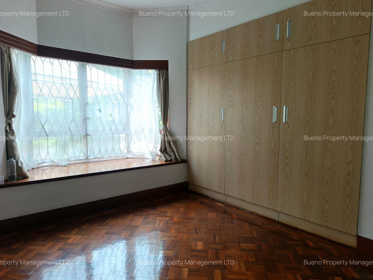5 Bed Villa with Swimming Pool in Runda - 4