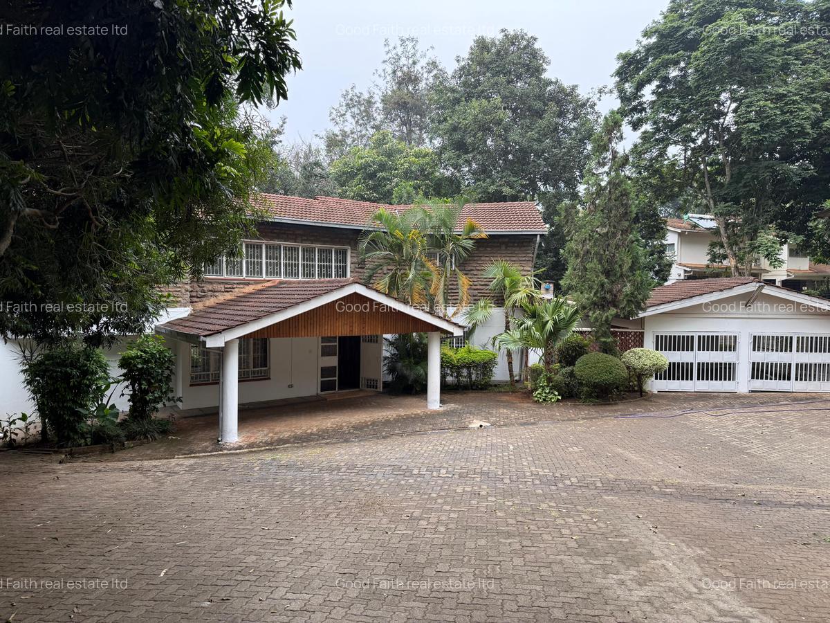 5 Bed House with En Suite in Runda - 2