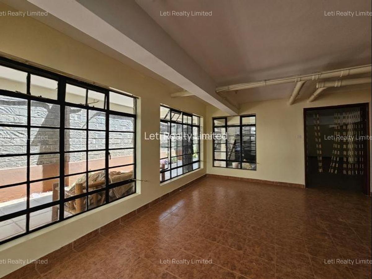 5 Bed Townhouse with En Suite in Lavington - 4