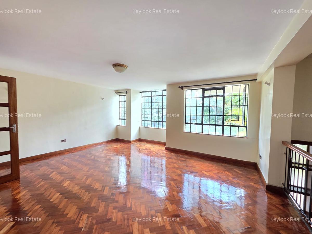 5 Bed Townhouse with En Suite at Lavington - 13