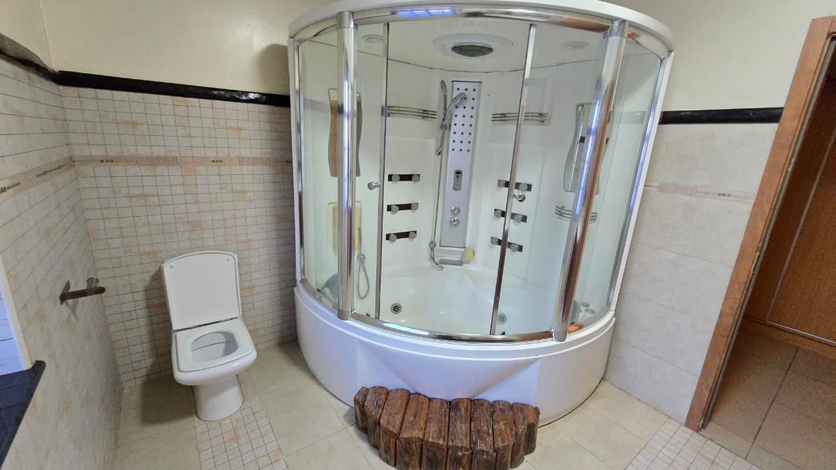 4 Bed Townhouse with En Suite in Lavington - 19