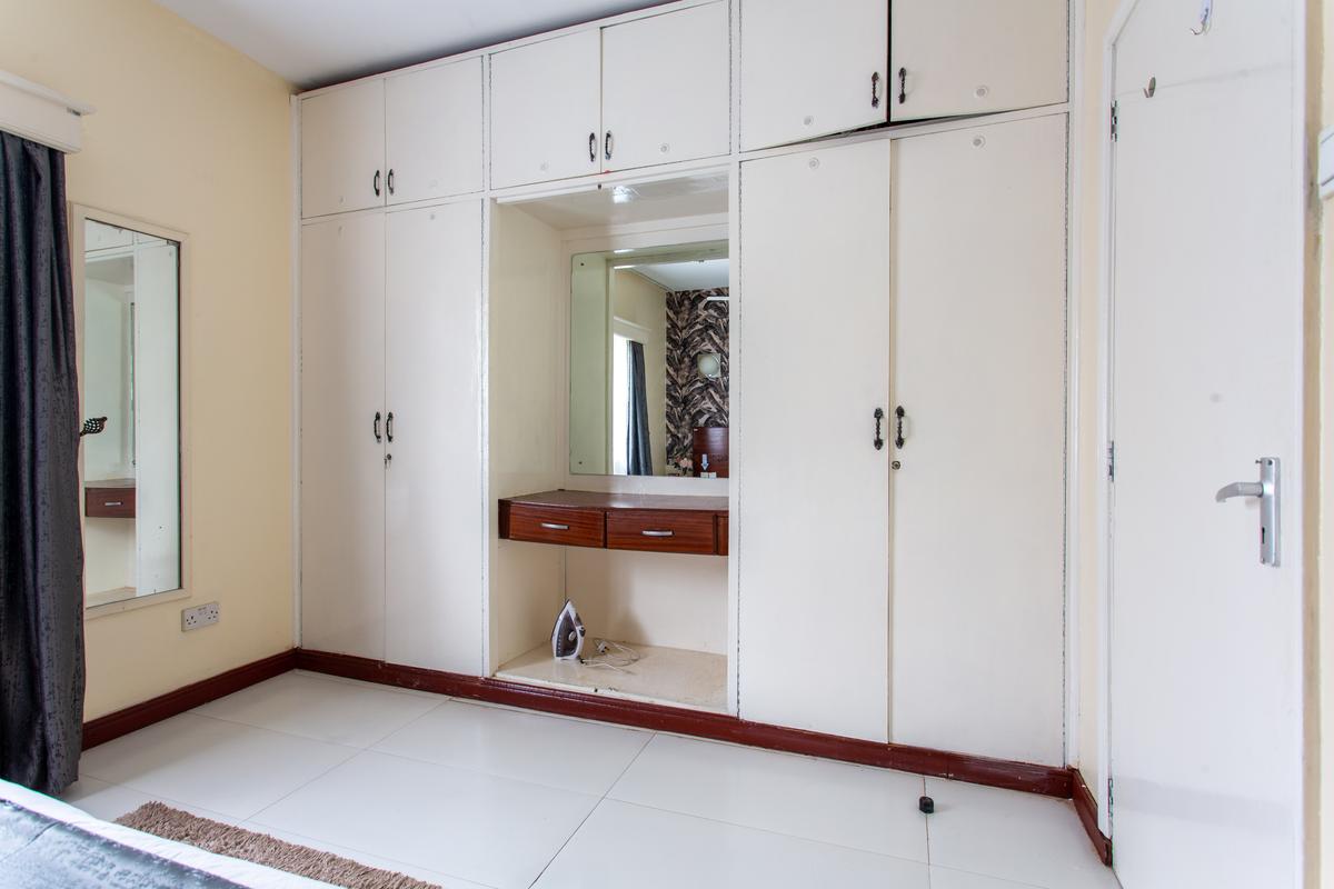 Serviced 1 Bed Apartment with En Suite at Lantana Road - 12