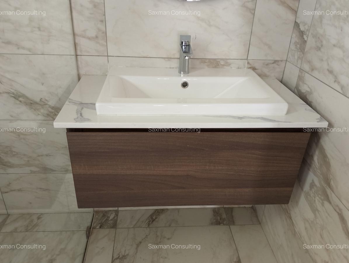 3 Bed Apartment with En Suite in Brookside - 7