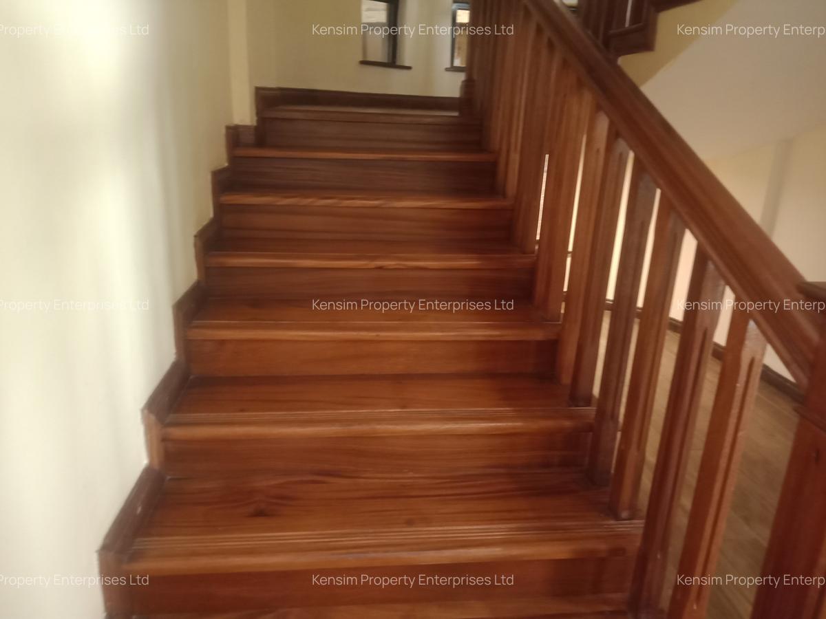 5 Bed Townhouse with En Suite in Lavington - 4