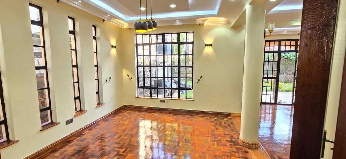 5 Bed Townhouse with En Suite at Lavington - 20